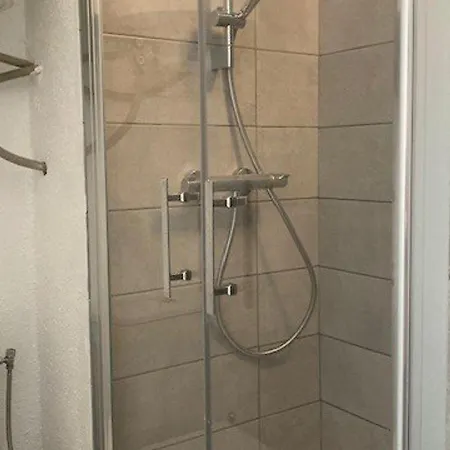 T2 Climatise Avec Piscine, Tennis, Garage, Proche - - Fr-1-610-34